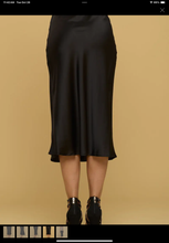 Load image into Gallery viewer, Midi satin
