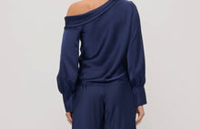 Load image into Gallery viewer, Satin top
