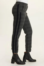 Load image into Gallery viewer, NESTOR PLAID PANT
