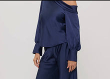 Load image into Gallery viewer, Satin top
