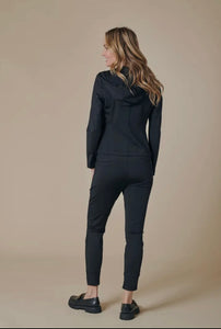 Darcia black