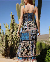 Load image into Gallery viewer, Keyhole dress
