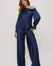 Load image into Gallery viewer, Satin top
