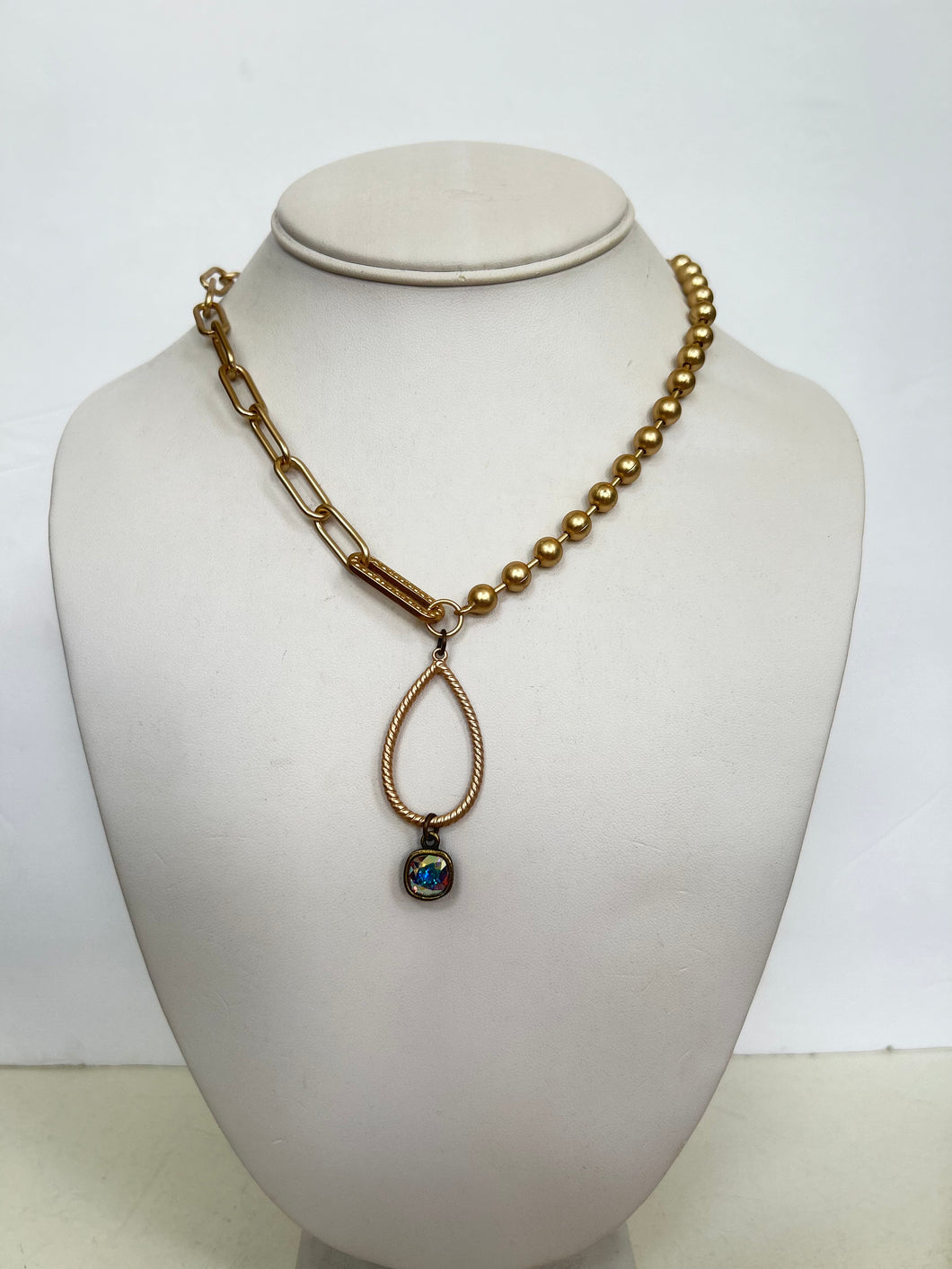 GOLD BEADED NECKLACE WITH DOUBLE PENDANT